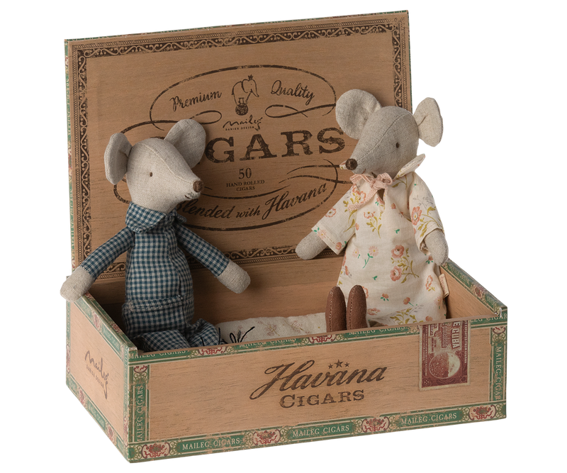 MAILEG Grandma & Grandpa Mice in Cigarbox