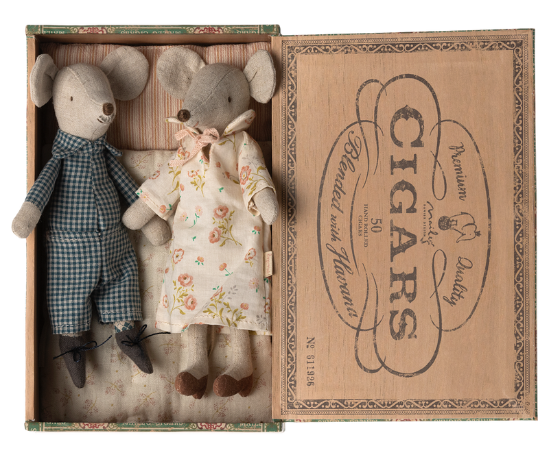 MAILEG Grandma & Grandpa Mice in Cigarbox