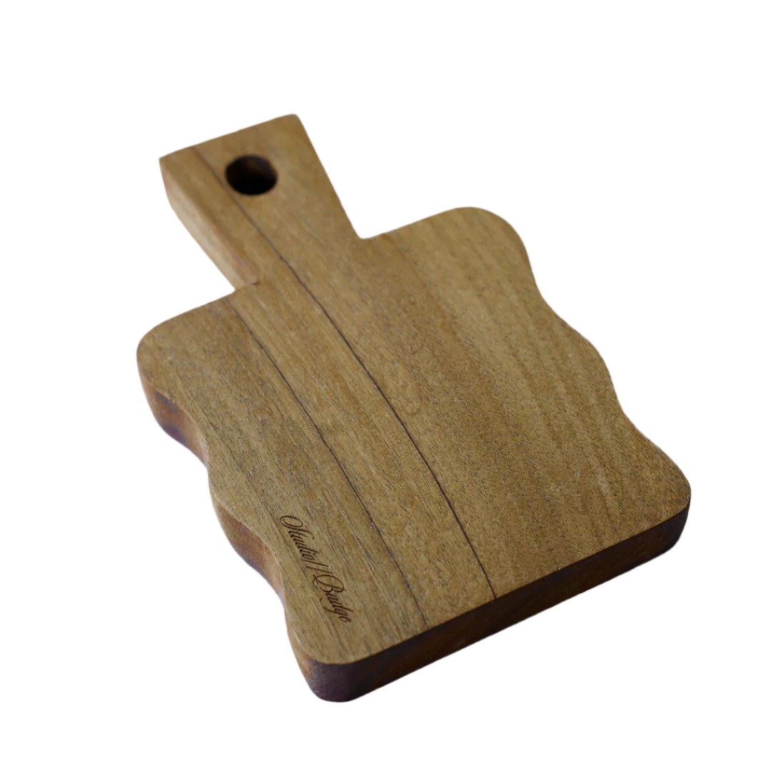 STUDIO BADGE Wavy Walnut Board