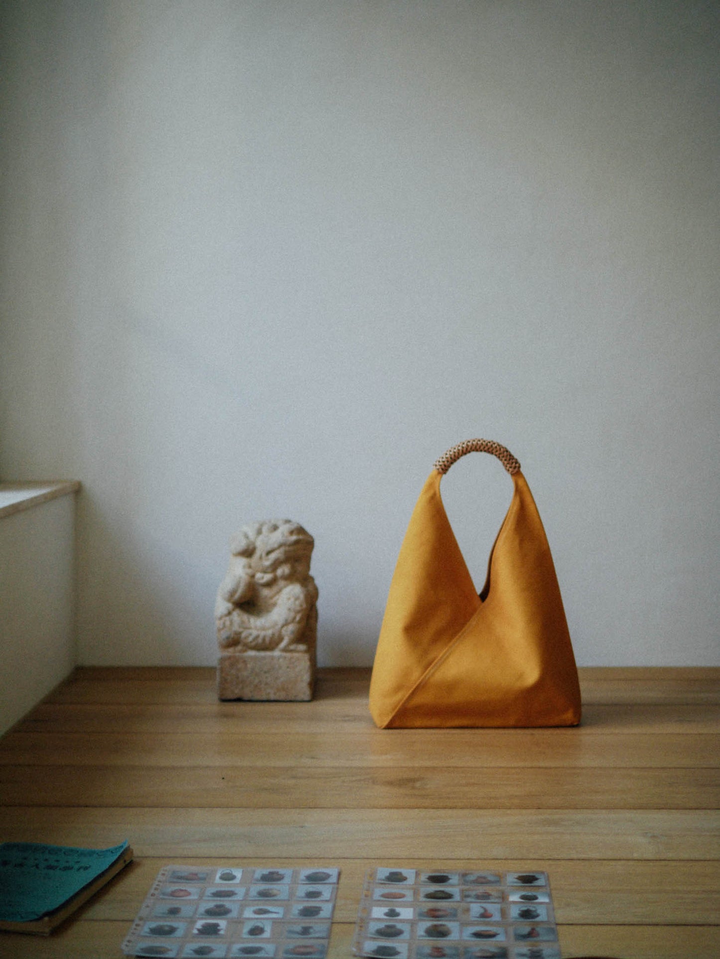 KAMARO'AN Woven Triangle Bag
