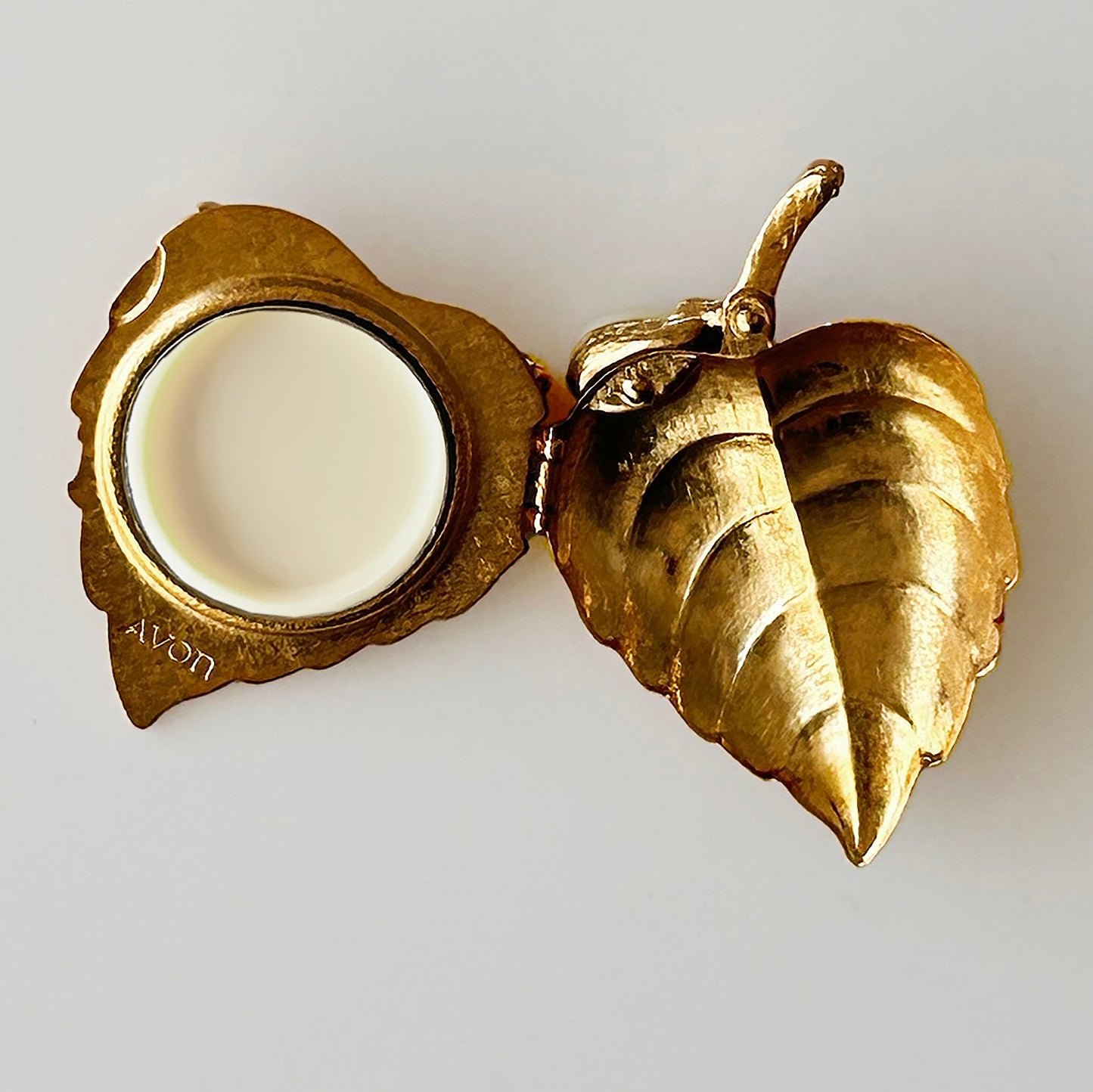 HOUSE OF GOOD MERCANTILE Leaf with Pearl Perfumed Brooch