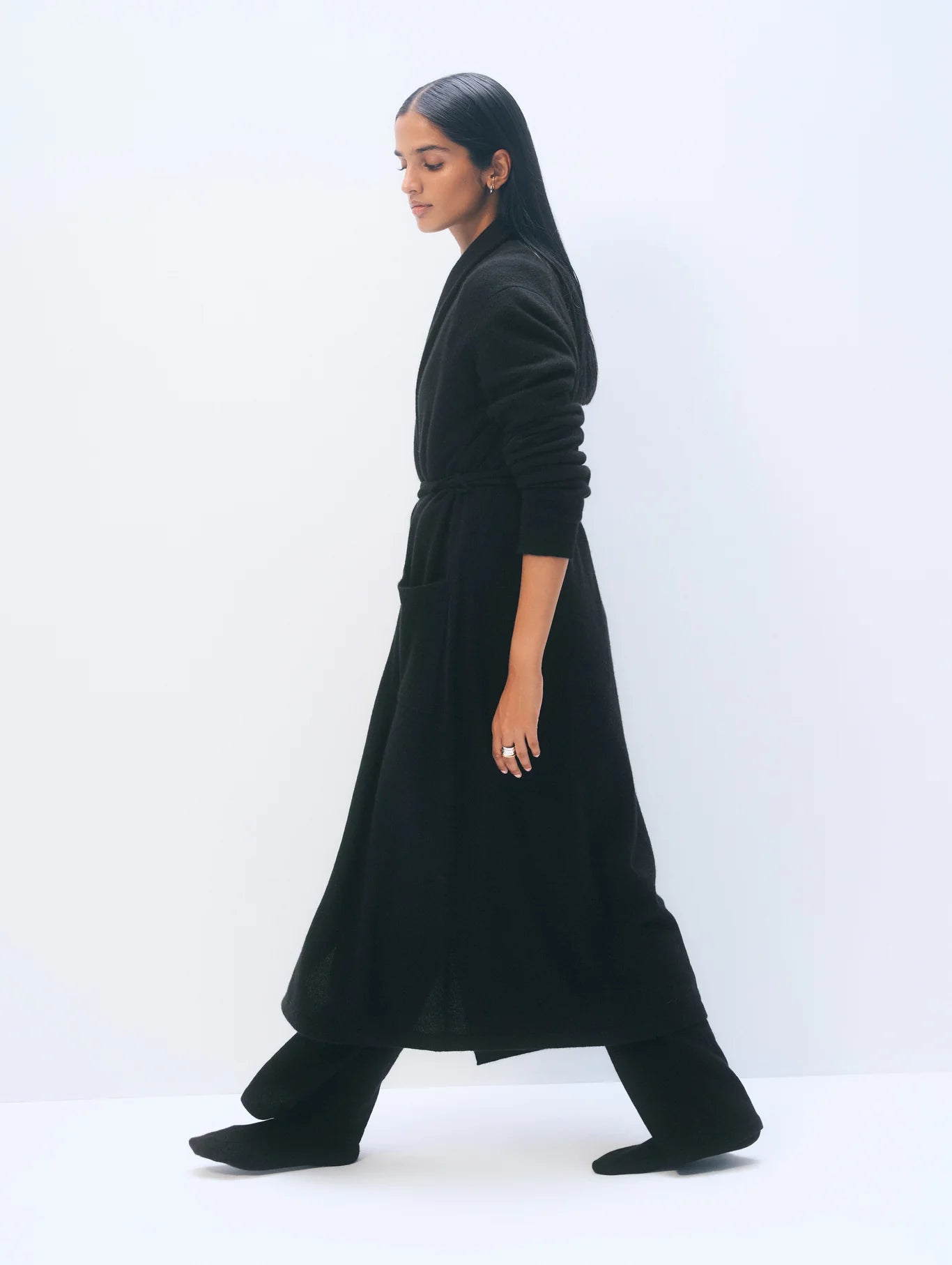 WHITE & WARREN Black Cashmere Long Robe