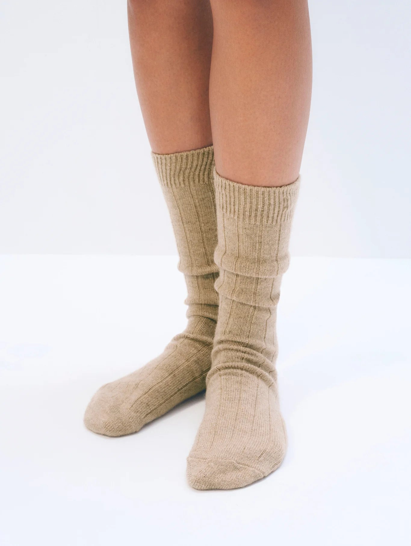 WHITE & WARREN Dark Slate Heather Cashmere Ribbed Socks
