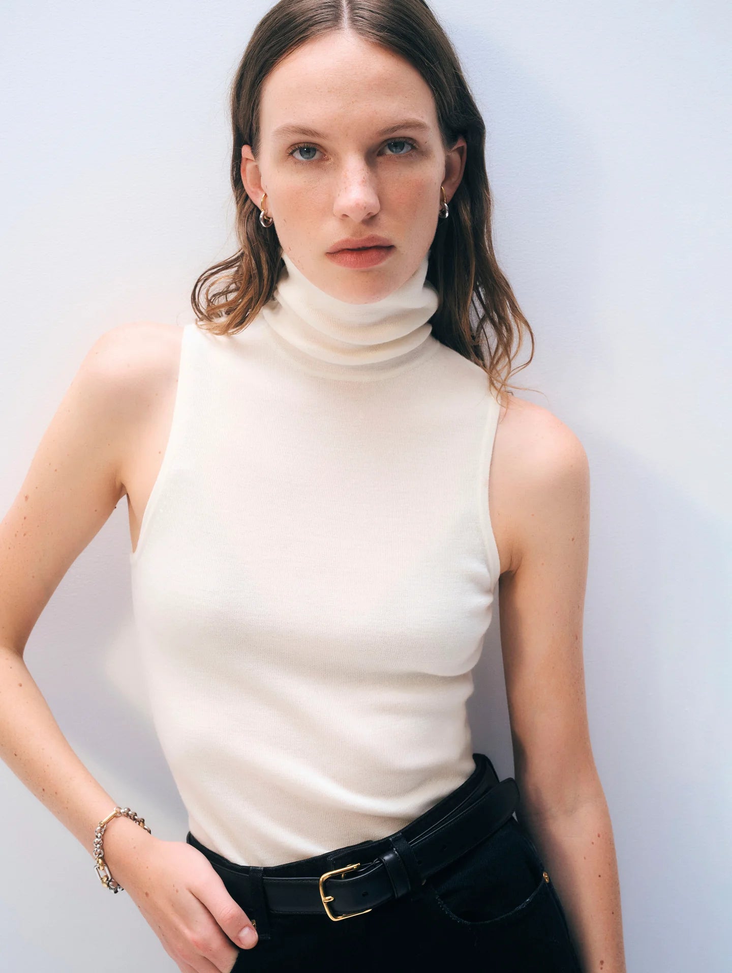 WHITE & WARREN Cashmere Sleeveless Turtleneck