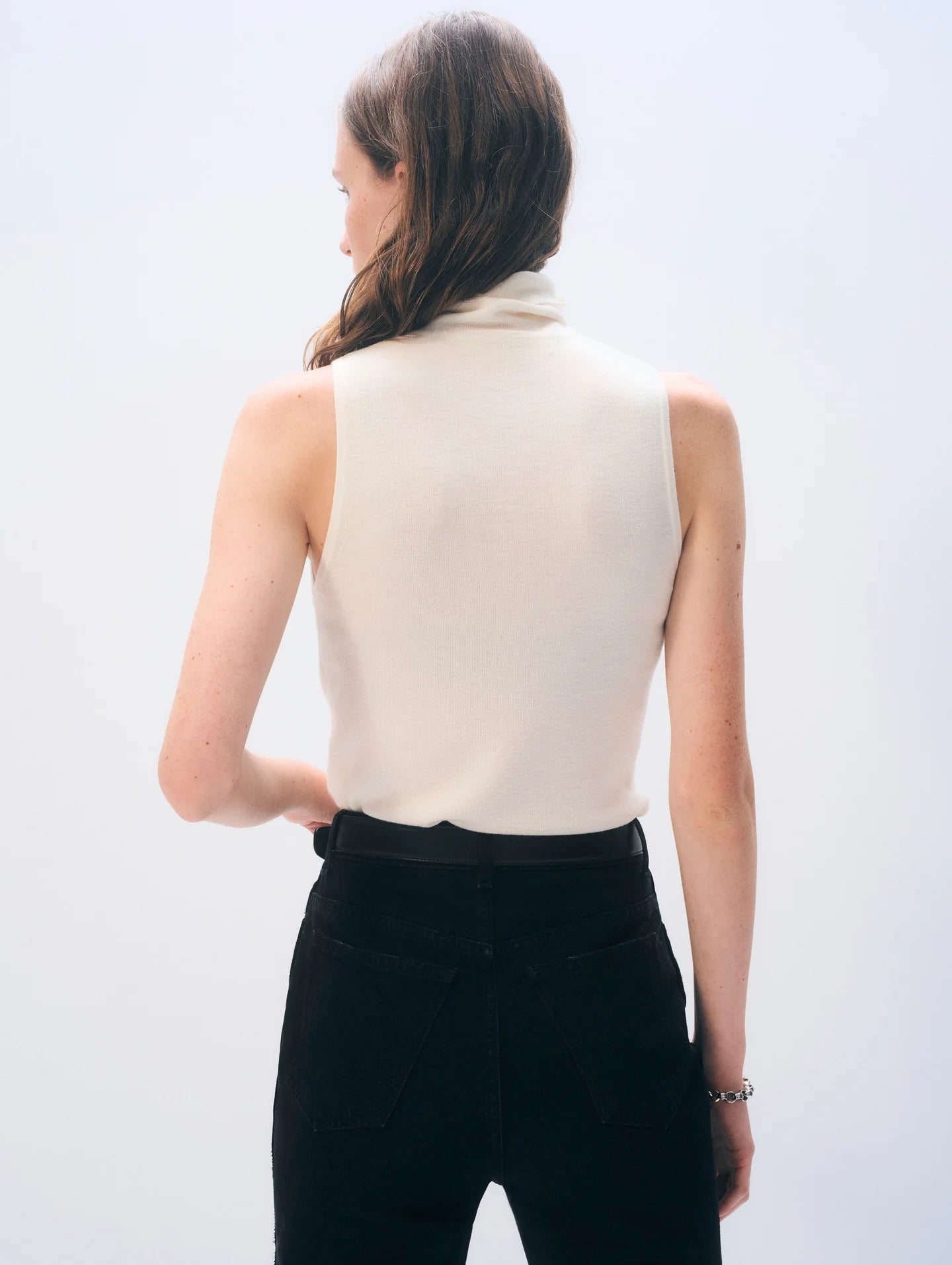 WHITE & WARREN Cashmere Sleeveless Turtleneck