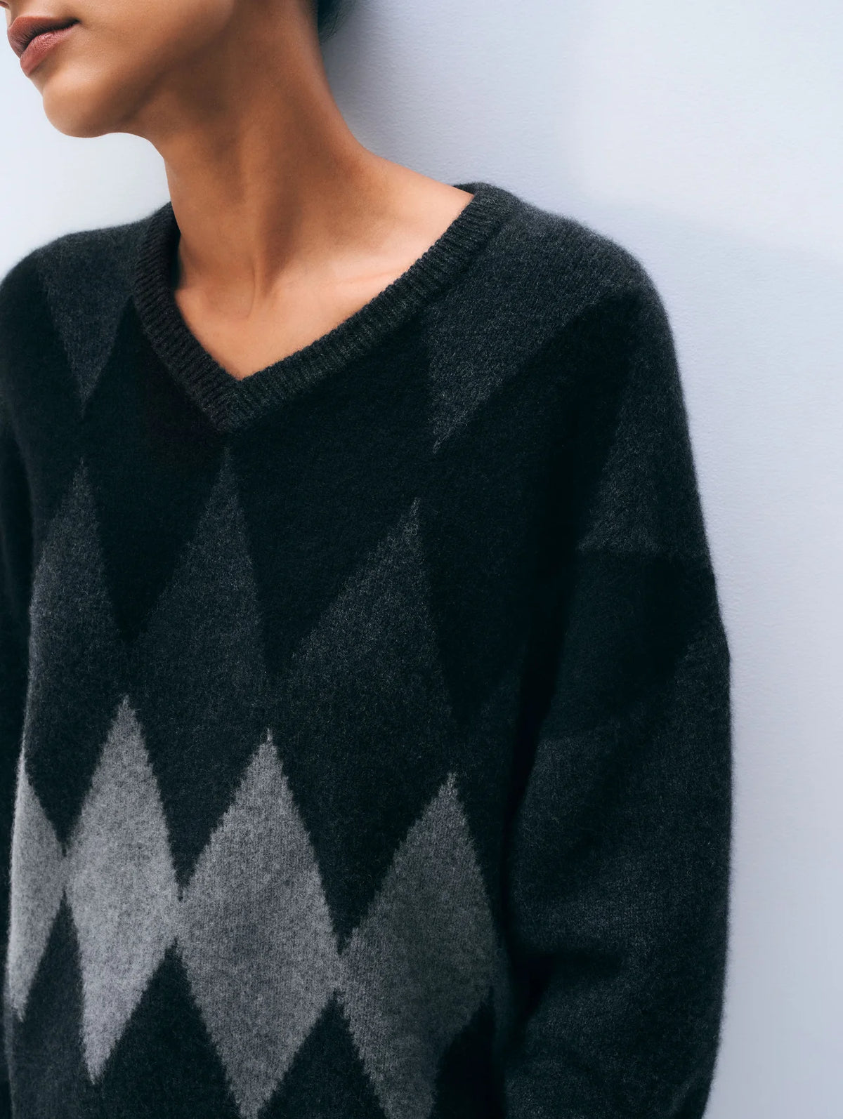 WHITE & WARREN Cashmere Argyle Oversized V Neck