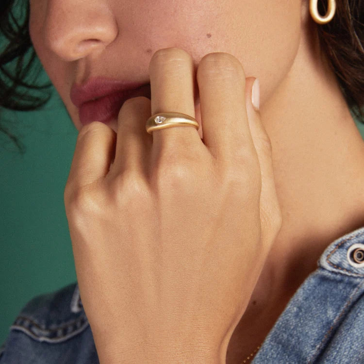 ELIZABETH MOOR Fairy Dust Diamond Teardrop Ring