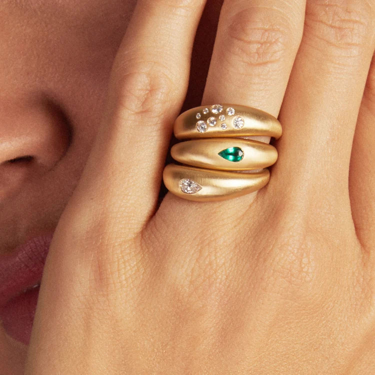 ELIZABETH MOOR Fairy Dust Diamond Teardrop Ring